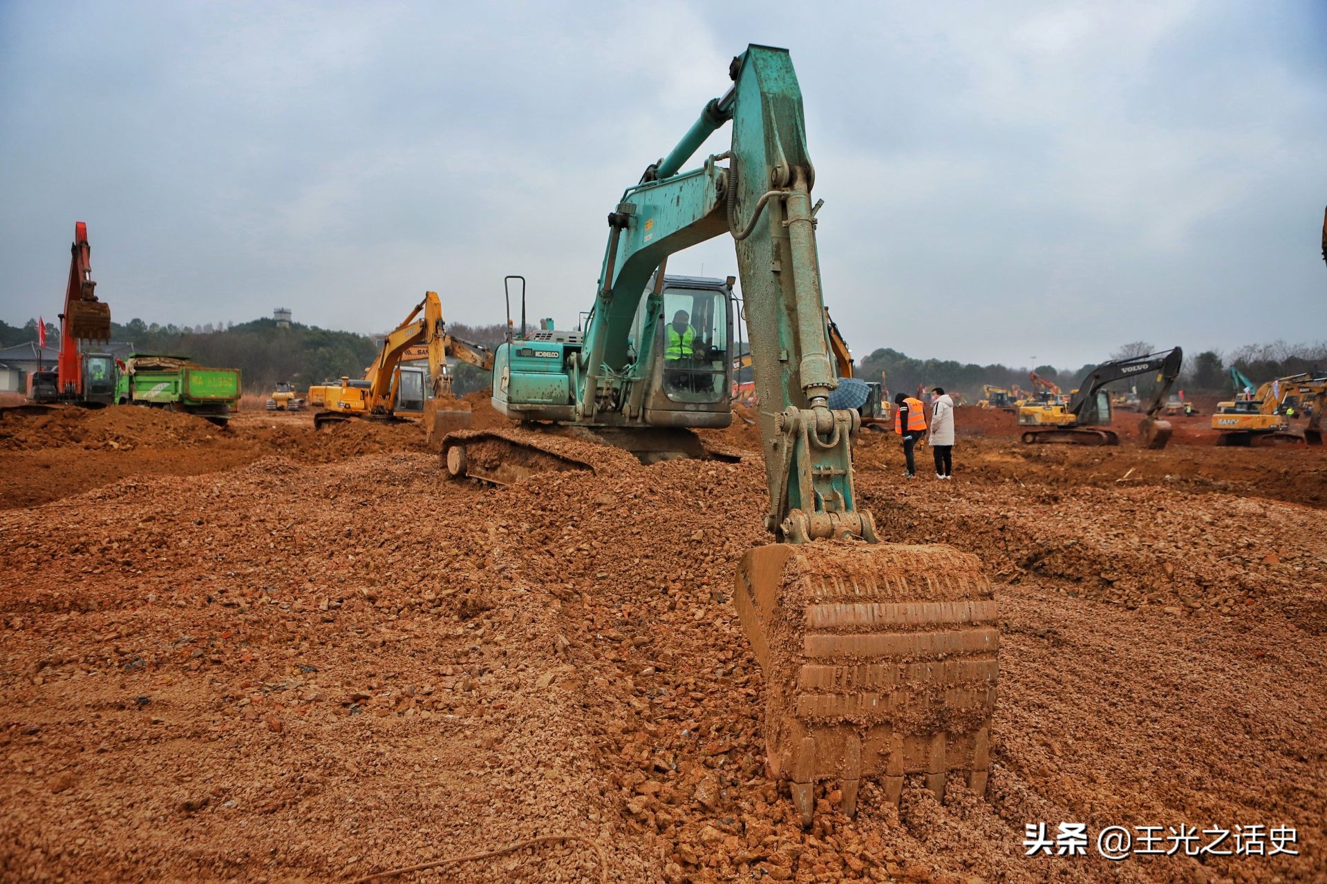 10天建一座医院让老外惊呆,中国人能在10天建起一座医院