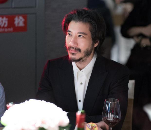 留了胡子反而更帅的男星,刮掉胡子帅到爆的男星