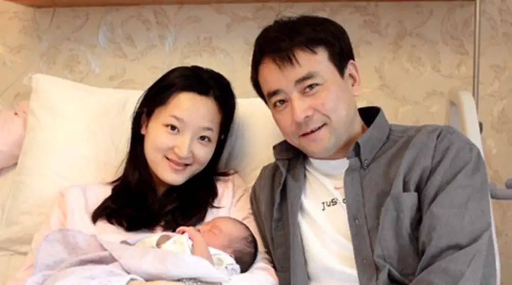 演员罗钢有几次婚姻,演员罗钢的老婆