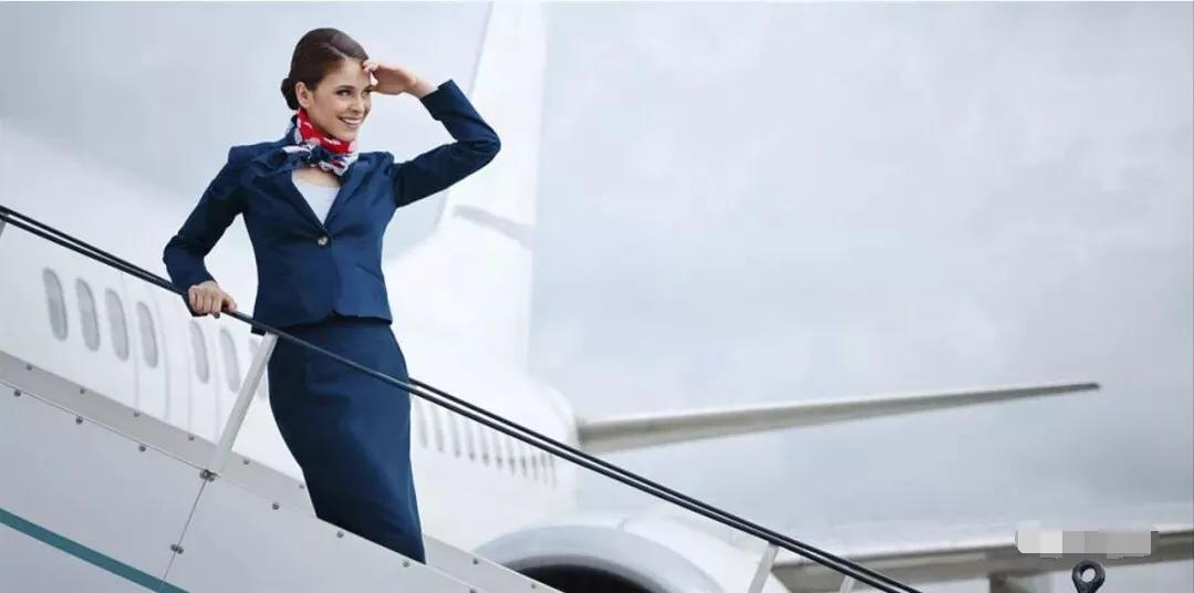中国国际航空空姐黑白制服,各大航空公司制服照片