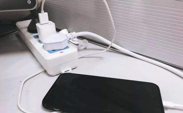 手机到底要不要用到没电再充,手机是完全没电再充还是缺电就充