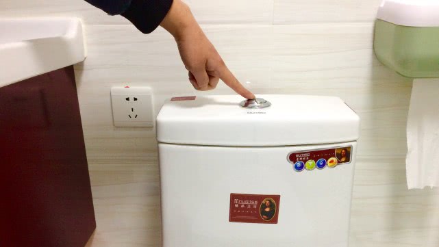 马桶怎么冲水才是正确的,马桶冲水方式如何选择