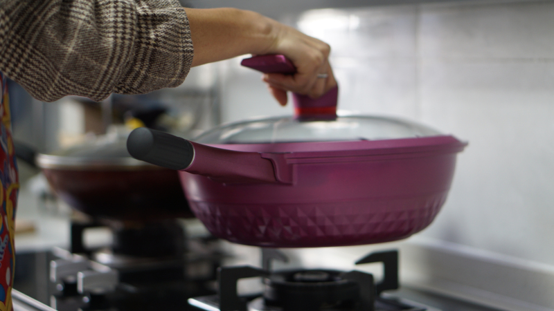 英国帝伯朗钛钻不粘锅,做一桌好菜,只需要这一口锅