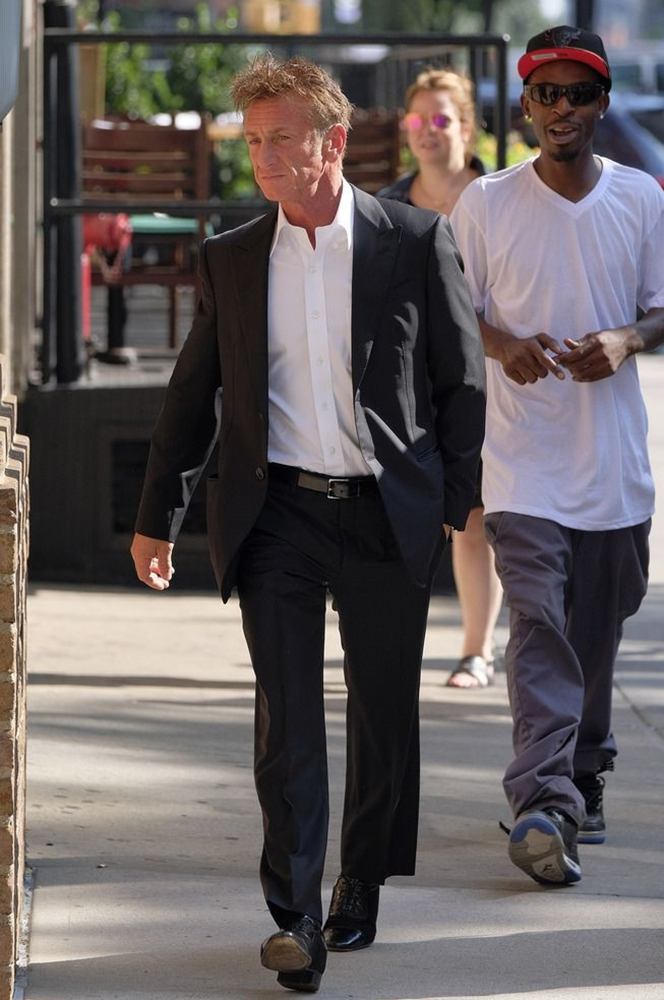 扒一扒宽裤子的那些事儿，驾驭不好，180㎝的陈晓也像170㎝