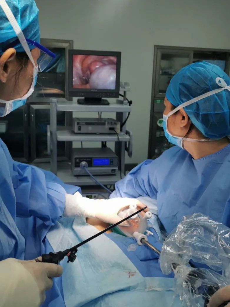 另辟“脐”径让伤痕隐形----我院妇产诊疗中心成功开展第一例单孔腹腔镜手术