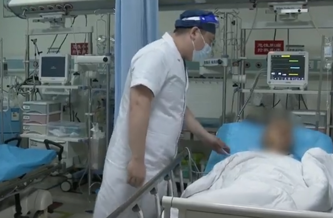 被马蜂蛰伤就医,被马蜂蛰伤休克