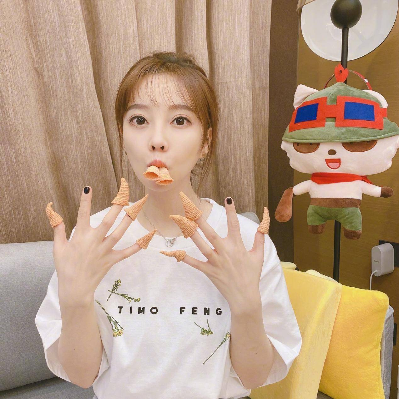 冯提莫健身房放飞自我,冯提莫长发短发对比