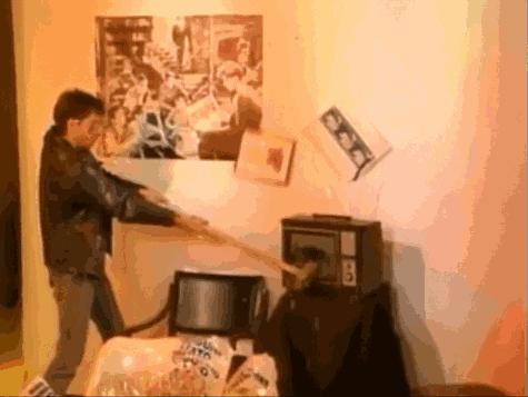 “即使爸爸再忙，也会抽空看美女。”看了娃造的句我笑到打鸣