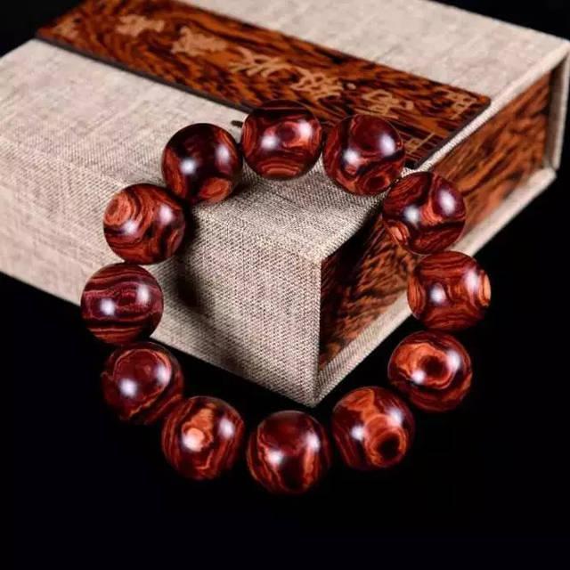 柏木手串盘玩用不用手套,沉香手串要盘玩多久可以包浆