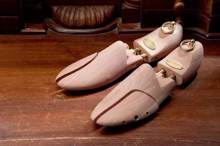 怎么才能让鞋子干燥不臭,如何使鞋子保持干燥