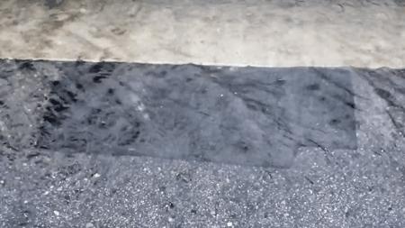 修马路不灌水泥,美国人直接用胶布,这是什么“智障”操作?