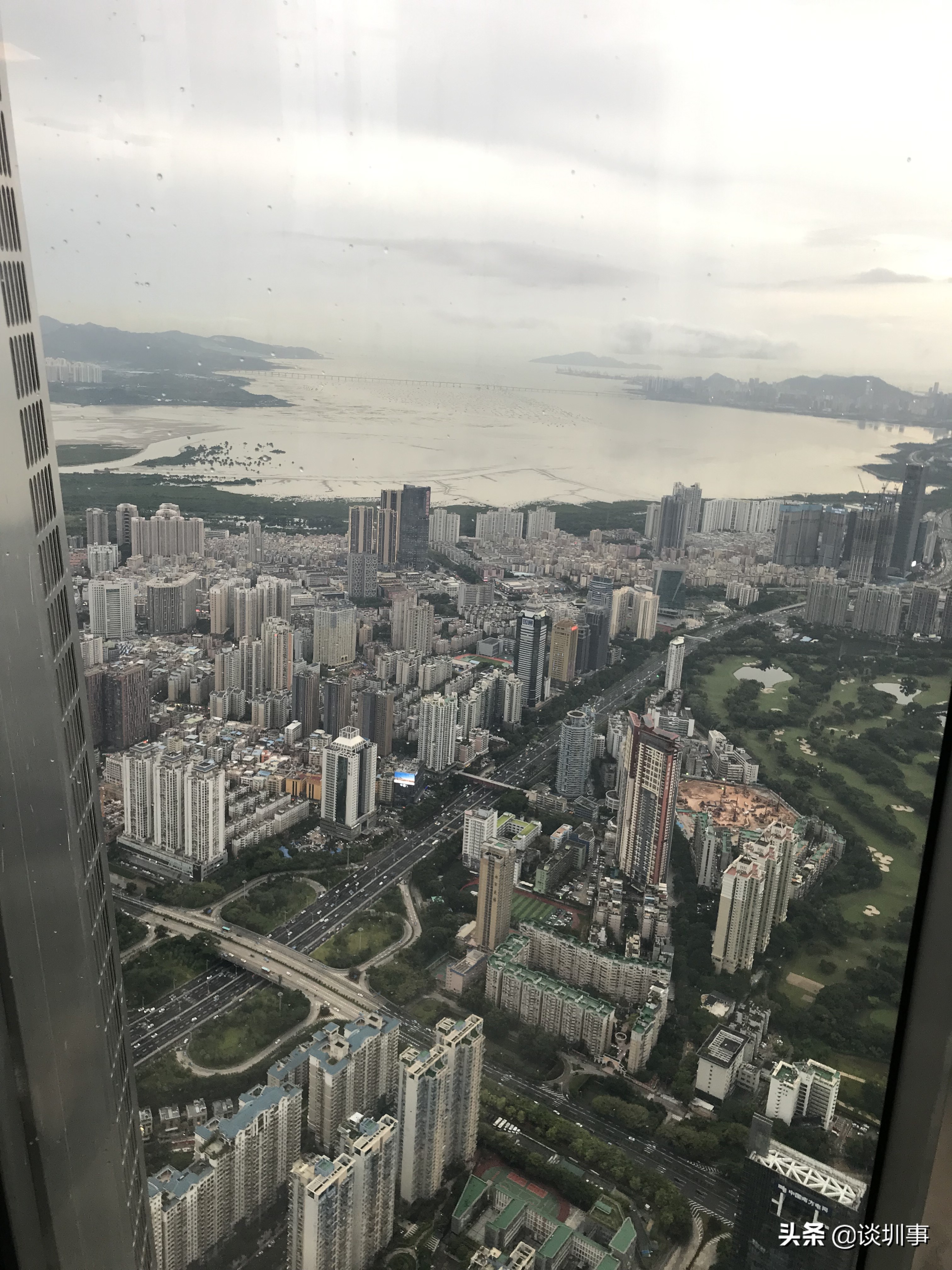 登顶深圳第一高楼,登上深圳平安金融大厦