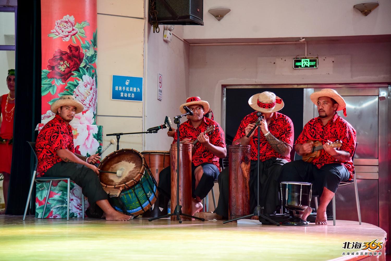 我在北海图书馆拍了一场特别的晚会，观众情不自禁跟着节奏动起来