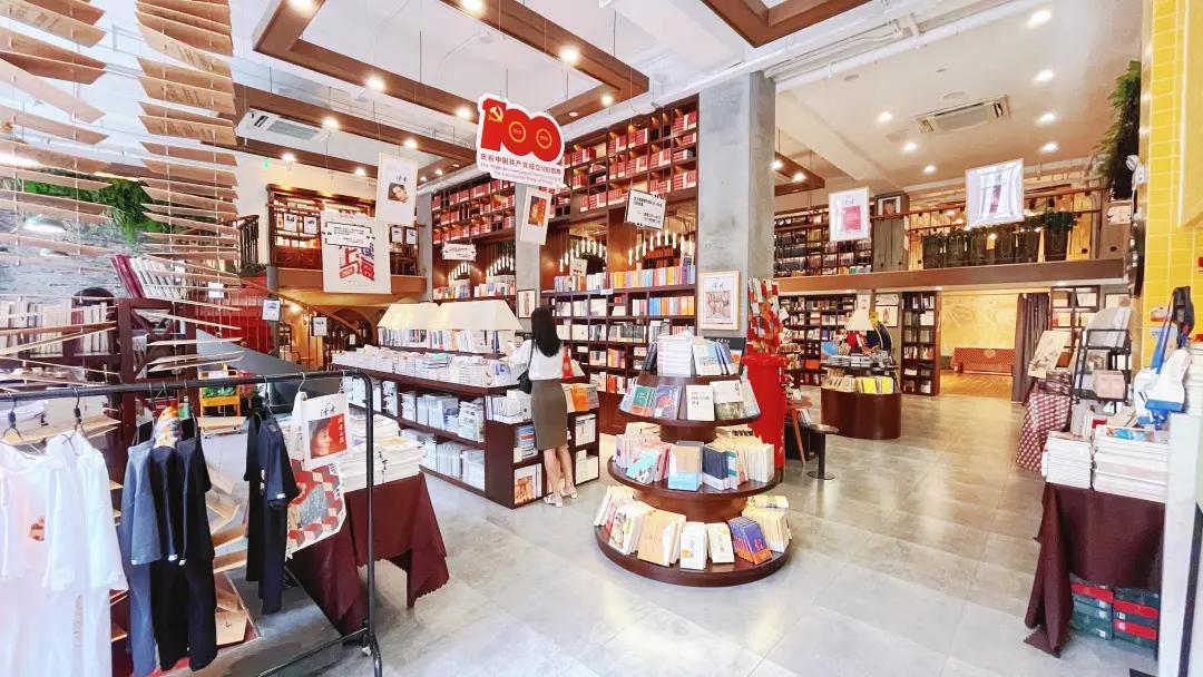开学季即将来临,还不来南京路上商圈这些宝藏书店逛一逛?