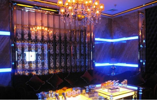 ktv的前面有一个量贩是什么意思,ktv跟量贩有什么区别