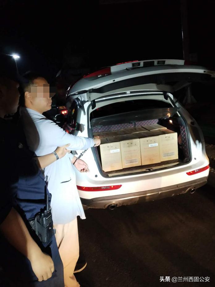 抓获假冒商标嫌疑人为攻坚行动,警方侦破一起假冒注册商标商品案