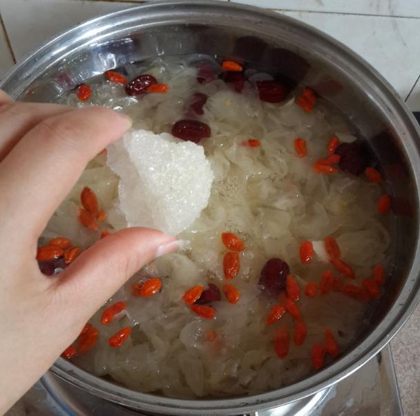 银耳汤怎么煮软烂粘稠,银耳汤怎么熬又烂又粘稠