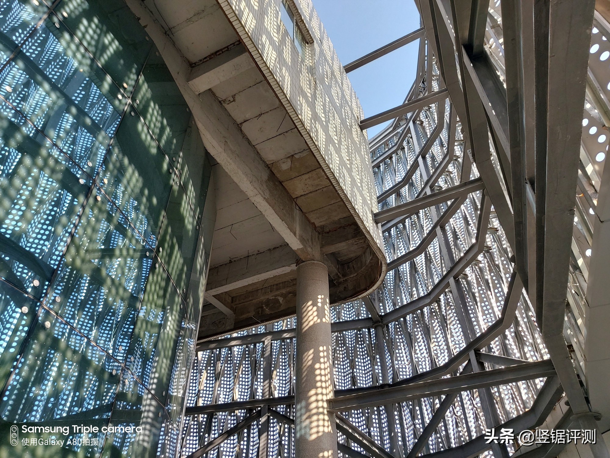 三星A80深度评测,6.7英寸全面屏,旋转摄像头设计