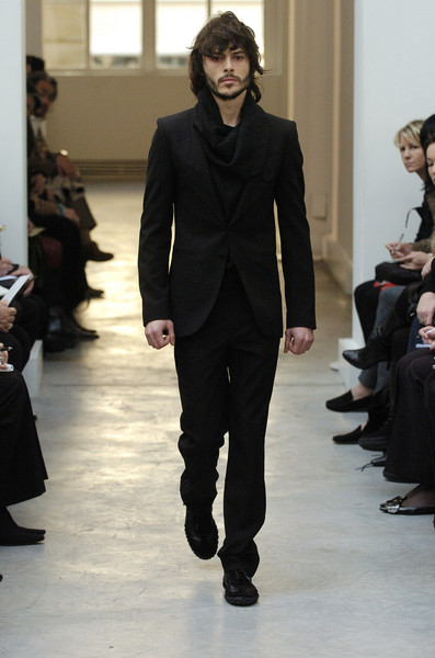 杨幂唐嫣都在穿的鞋子,巴黎世家袜子鞋杨幂同款