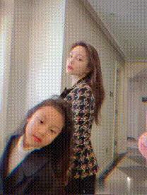 浠庡奖鍚庡埌缃戠孩鐨勬潕灏忕拹,鏉庡皬鐠愪粠褰卞悗鍙樻垚缃戠孩