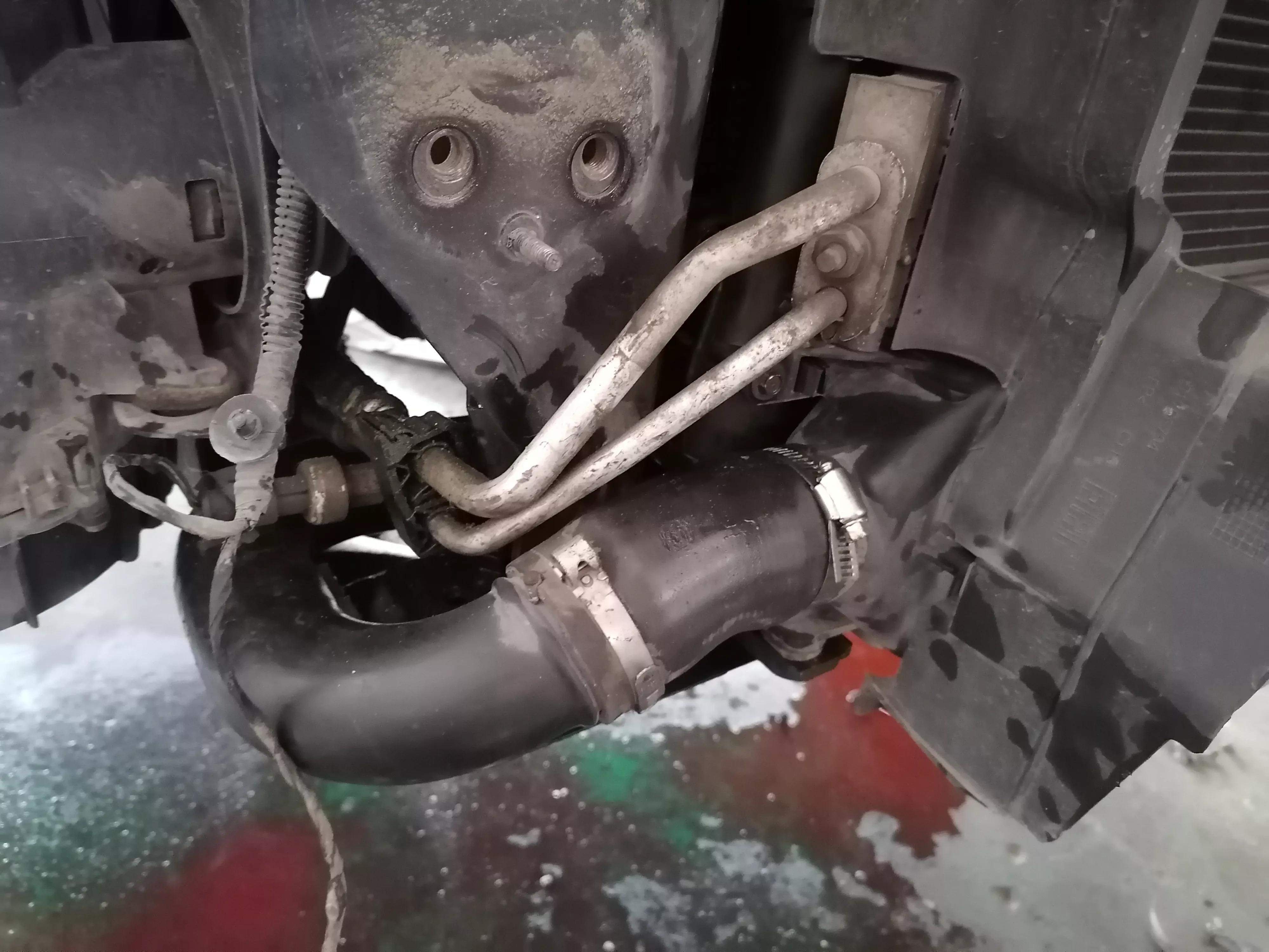 菲亚特博悦16万公里，水箱磨破漏水更换水箱