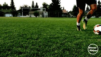 简单又实用的过人技巧足球,足球过人技巧空中摆动腿