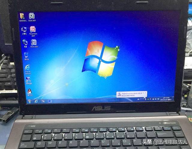 华硕笔记本电脑SATA接口不认硬盘，专业师傅移花积木，飞线秒修复