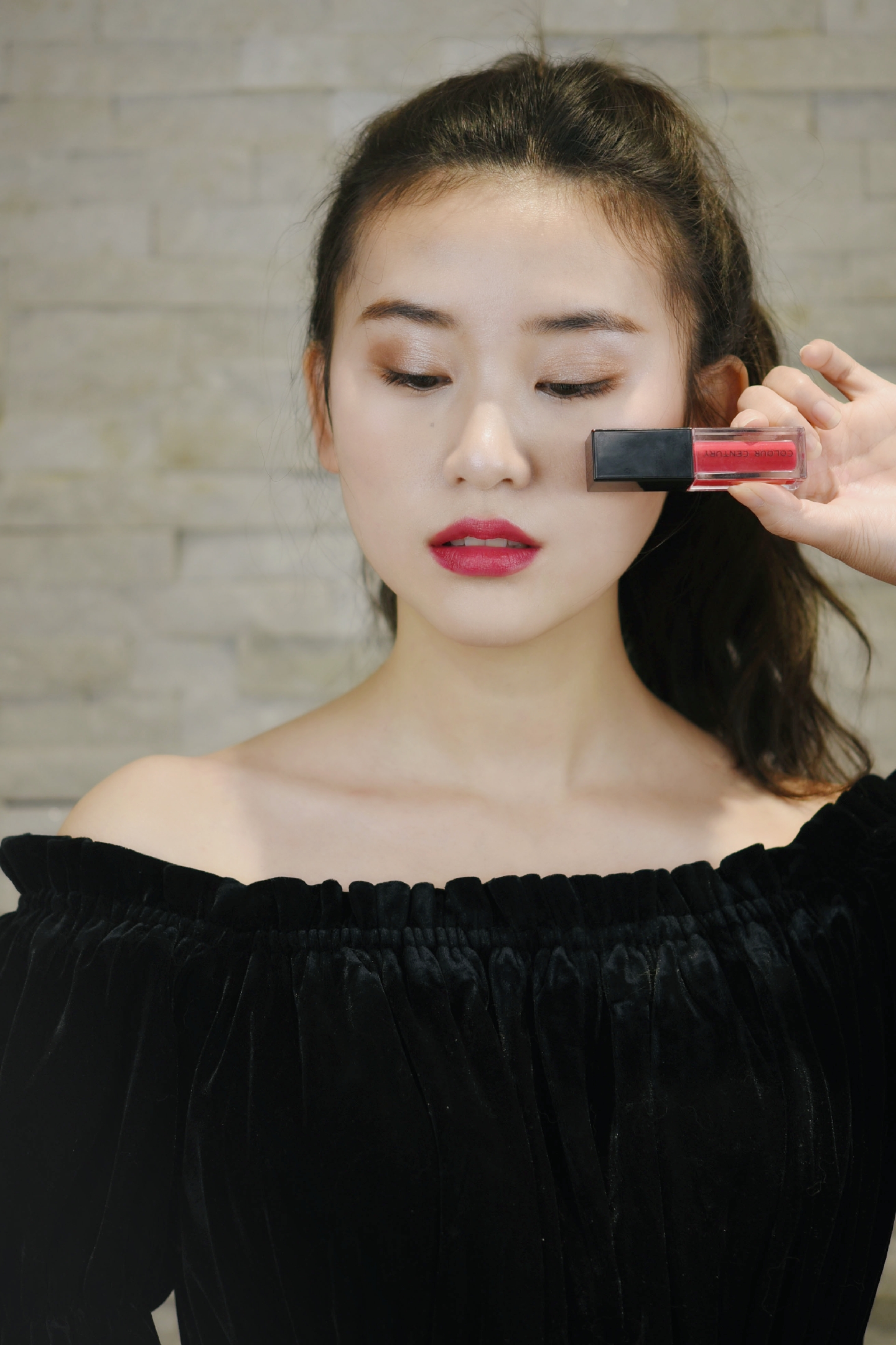 只卖一个色号唇釉哑光,唇釉99元一支