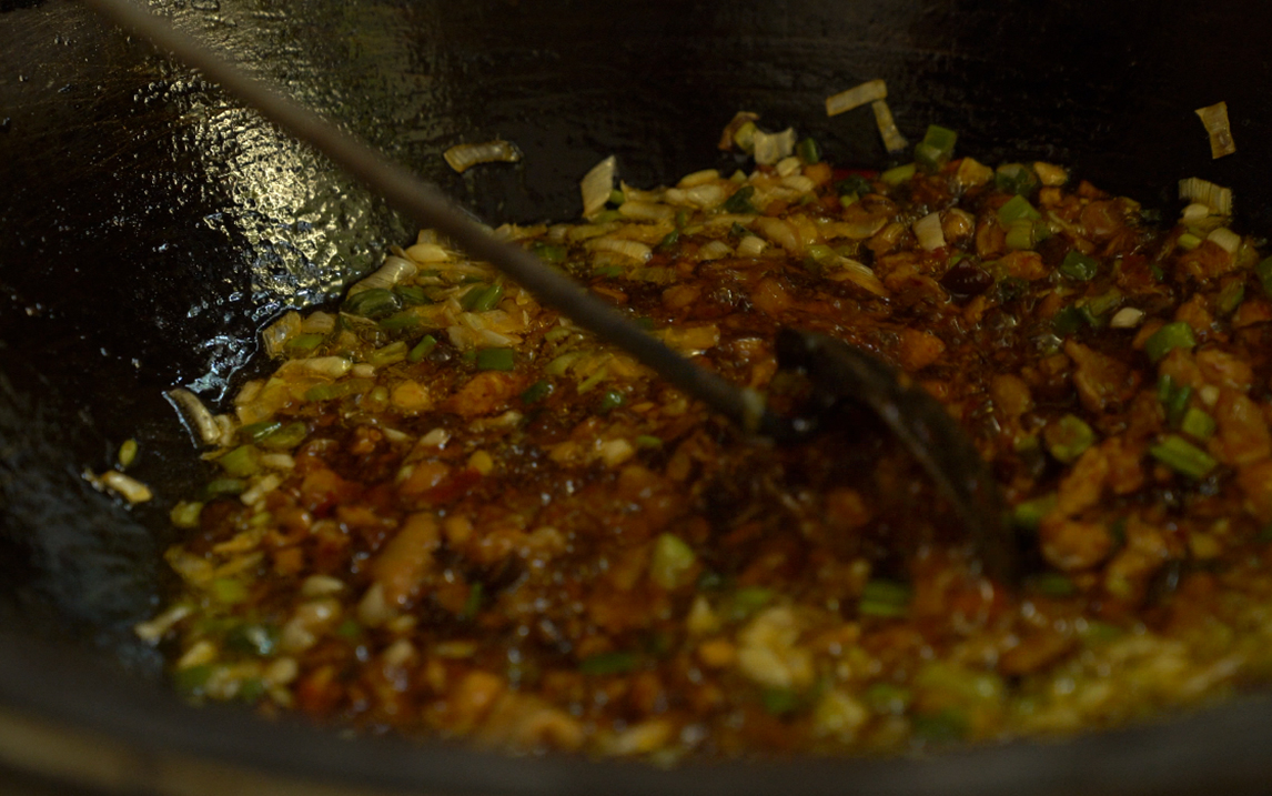 鸡肉蘑菇酱做法,鸡腿菇炖酱的做法