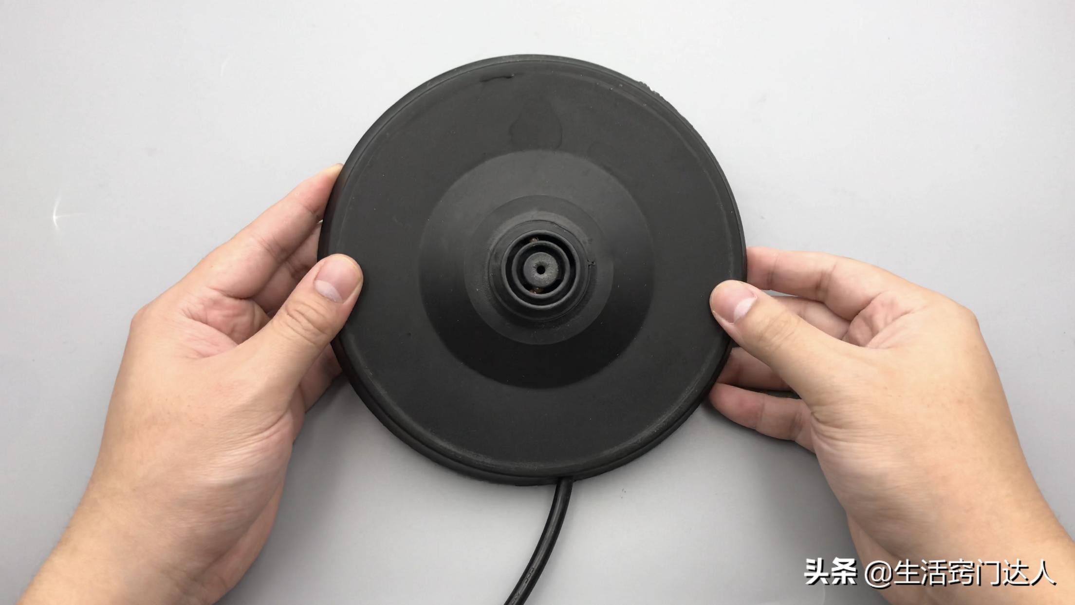 电热水壶坏了用牙签维修,电热水壶怎么插牙签最省钱