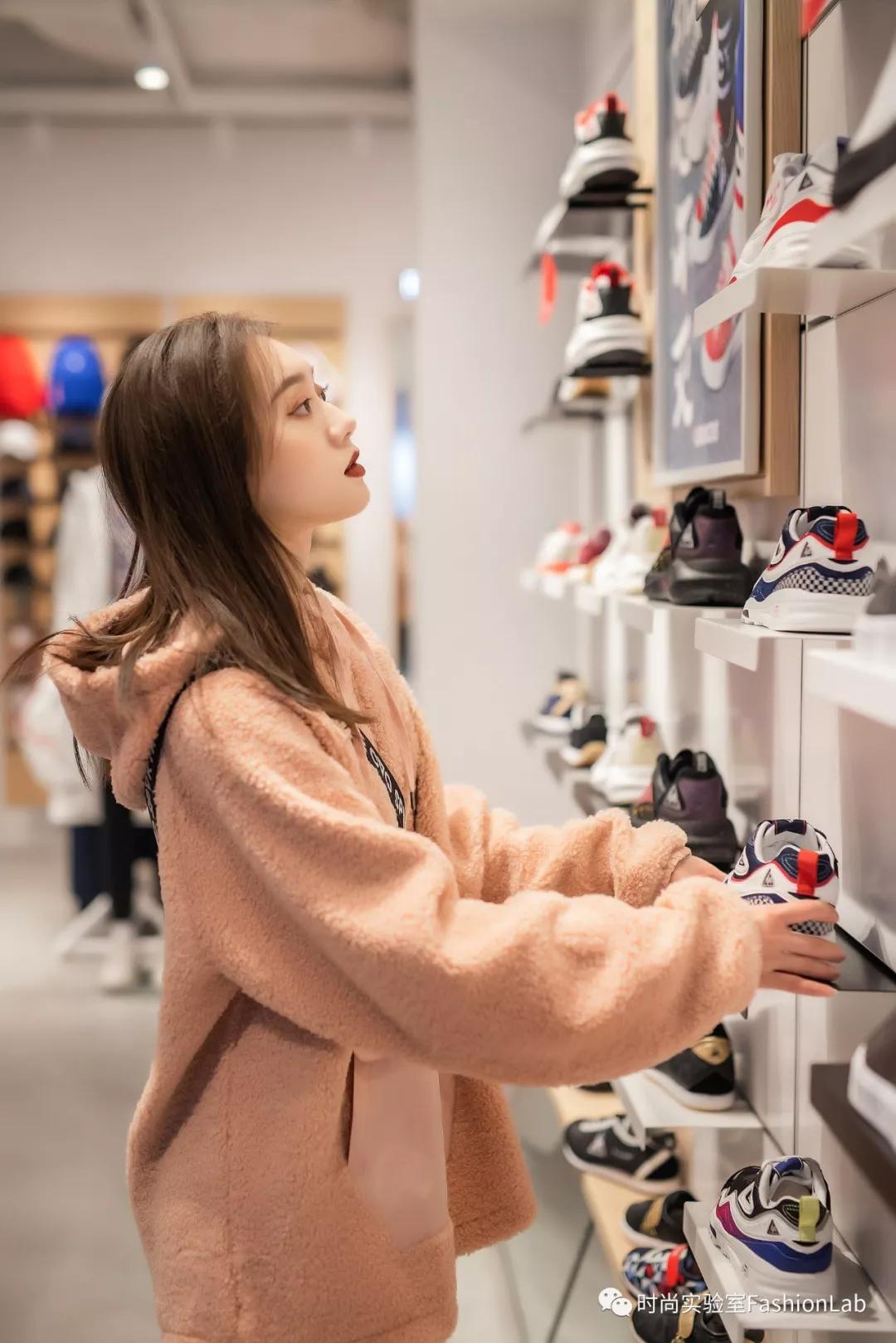 送对年终礼物是当代青年的社交核*器武**