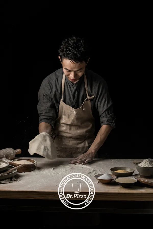 披萨饼底没有醒发好怎么补救,披萨饼胚为什么会回缩