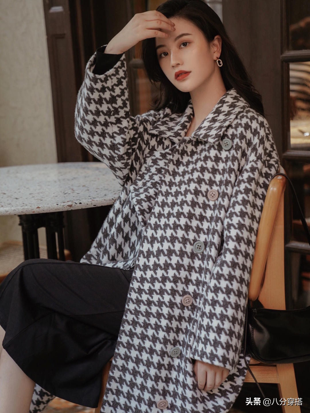 今年“千鸟格大衣”火了，建议选这几种，照穿不出错，保暖洋气