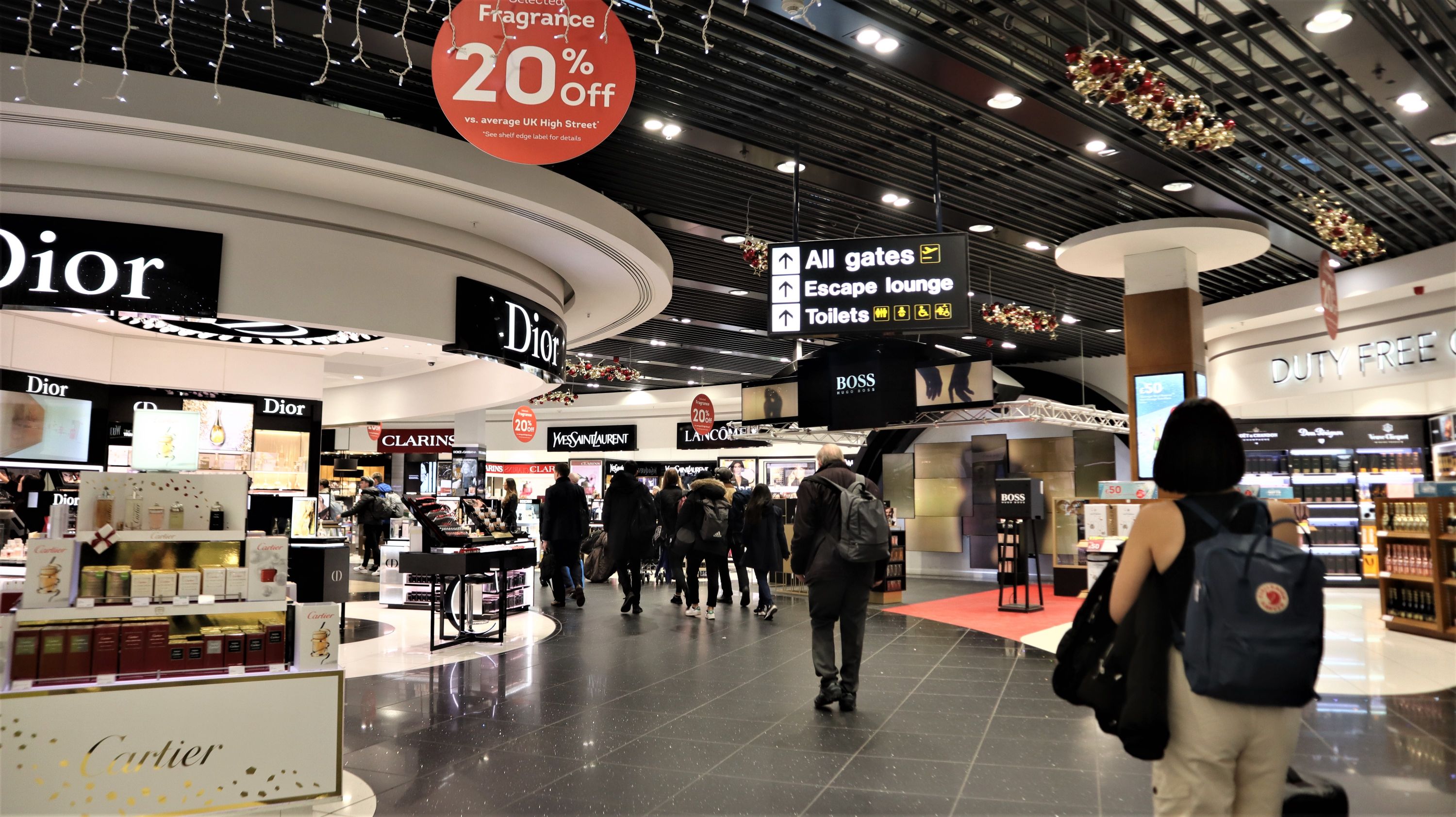 票价100块的欧洲超短线！座椅比国内廉航还窄，坐几分钟都受不了