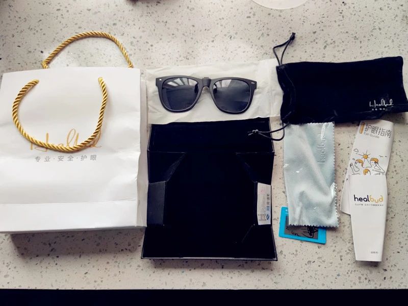 买了一个蓝墨镜,儿童墨镜7-12岁酷墨镜怎么选