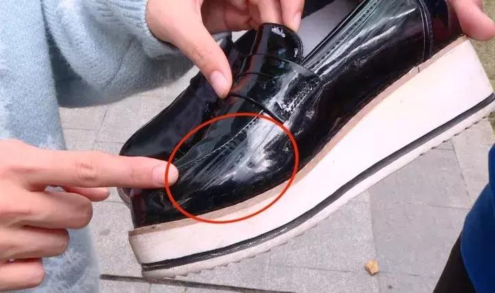 皮鞋滴上风油精了怎么办,皮鞋风油精妙用