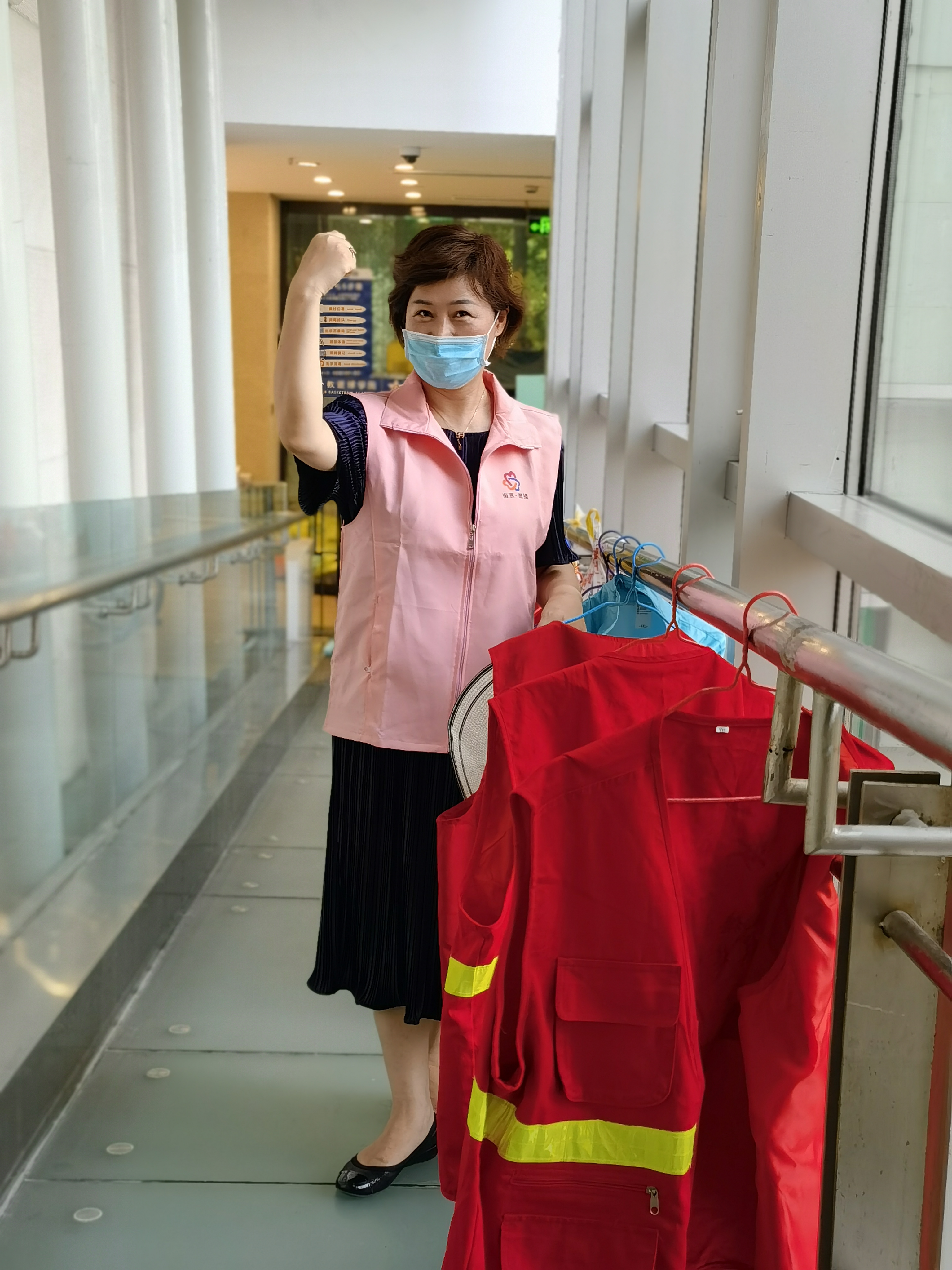 区街新闻|70多幅照片记录世茂滨江社区辖内志愿者,南京感谢你们