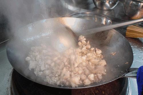 妈妈菜?“苗圃第一勺”钟姐把正宗的衡东私房菜带到华新开发区了