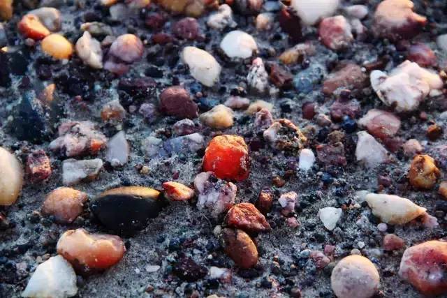 戈壁玉与戈壁石的区分,戈壁玉和戈壁石的区别