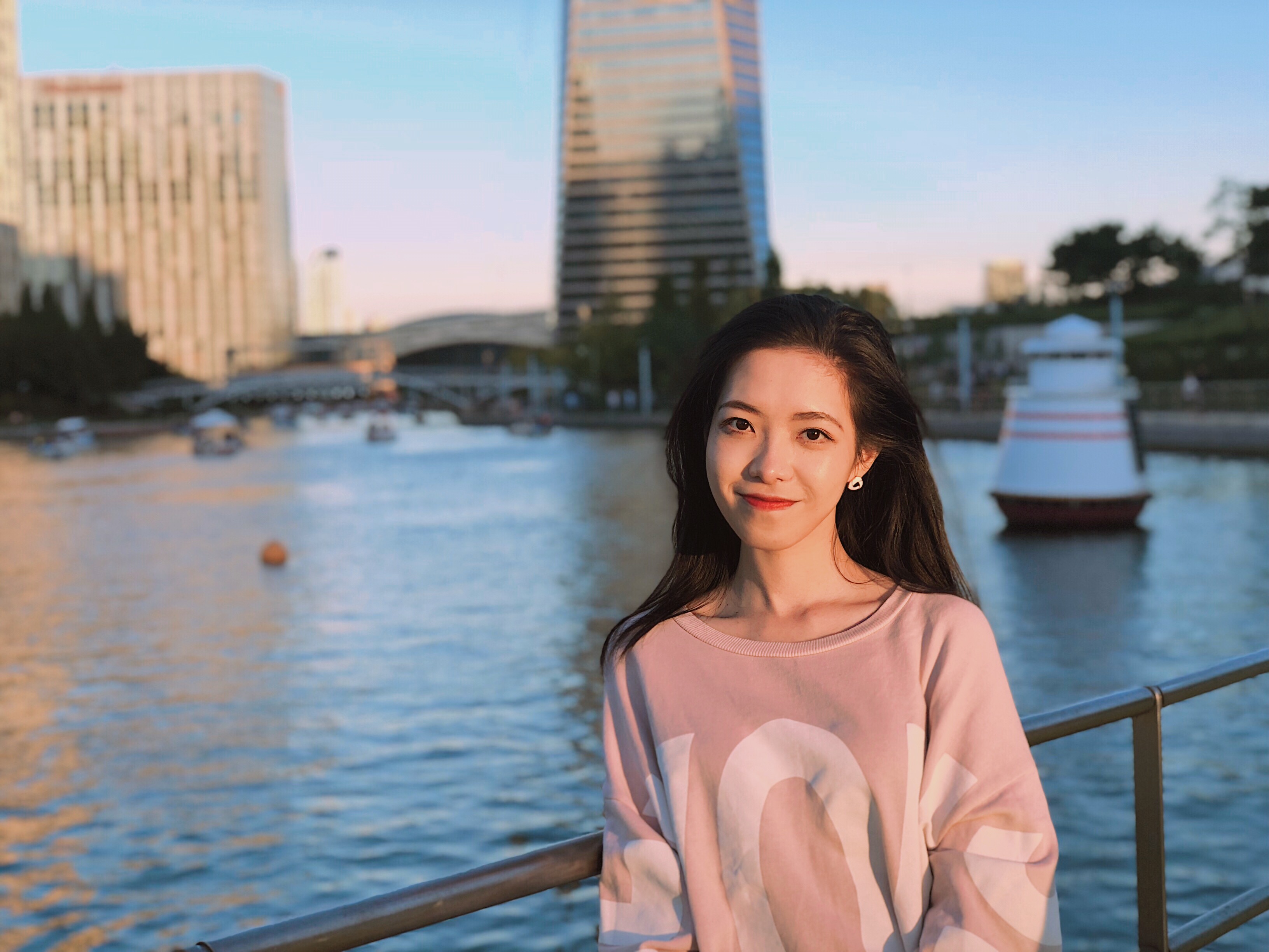 lpl女主持人希然变身,希然评价lpl女主持出场动作