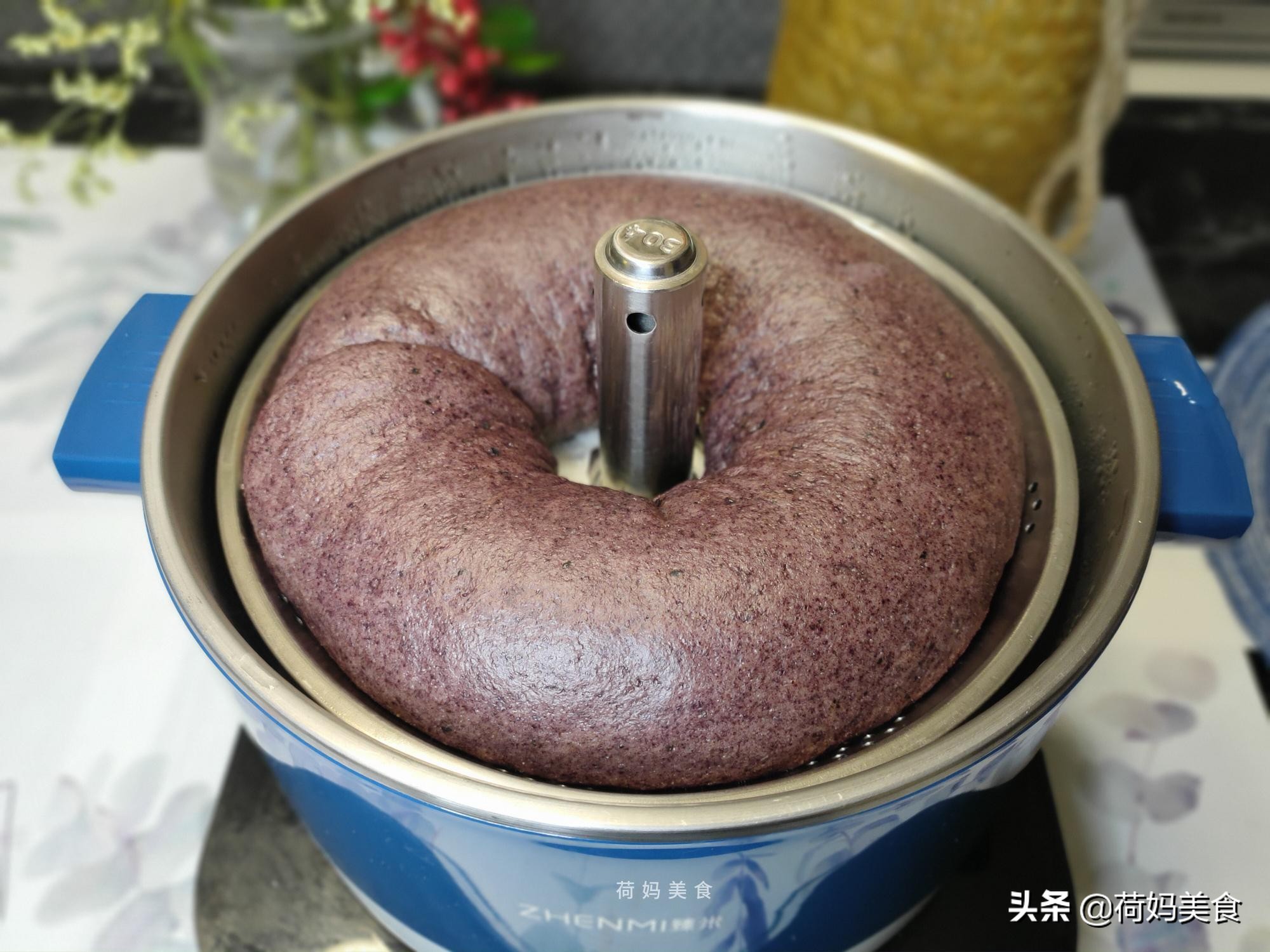 闺女不爱吃馒头,用黑米和糯米粉做面包