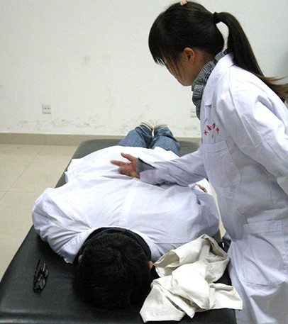 推拿师在做手法时有什么站姿技巧,推拿师怎么练力气