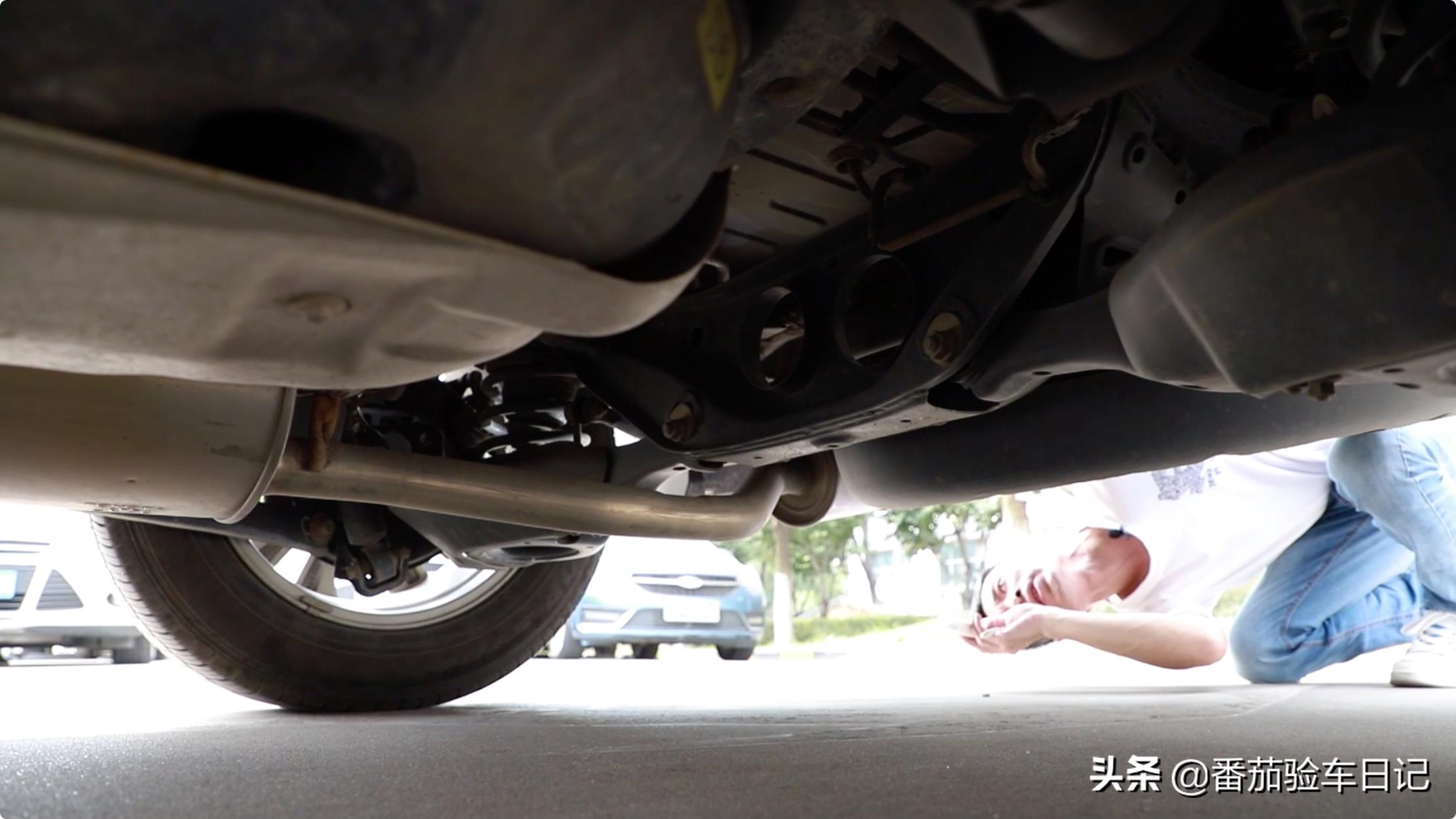 帮客户检测不到两年的丰田汉兰达，价格略高但是车况很值