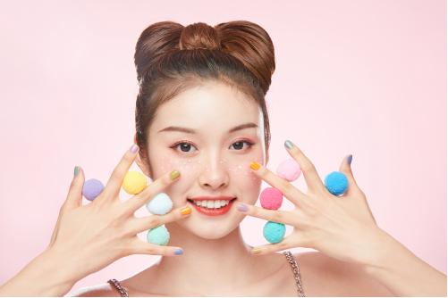 常进行美甲手部皮肤容易变黑吗,经常美甲会不会指甲分层