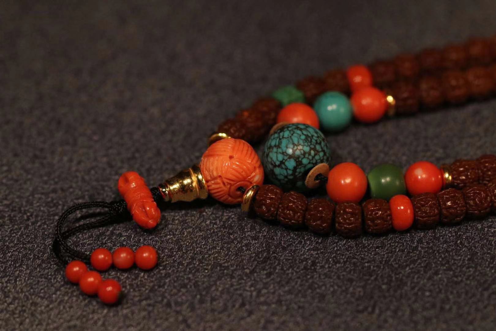 金刚龙纹菩提盘玩方法,盘玩五年的菩提根手串图片