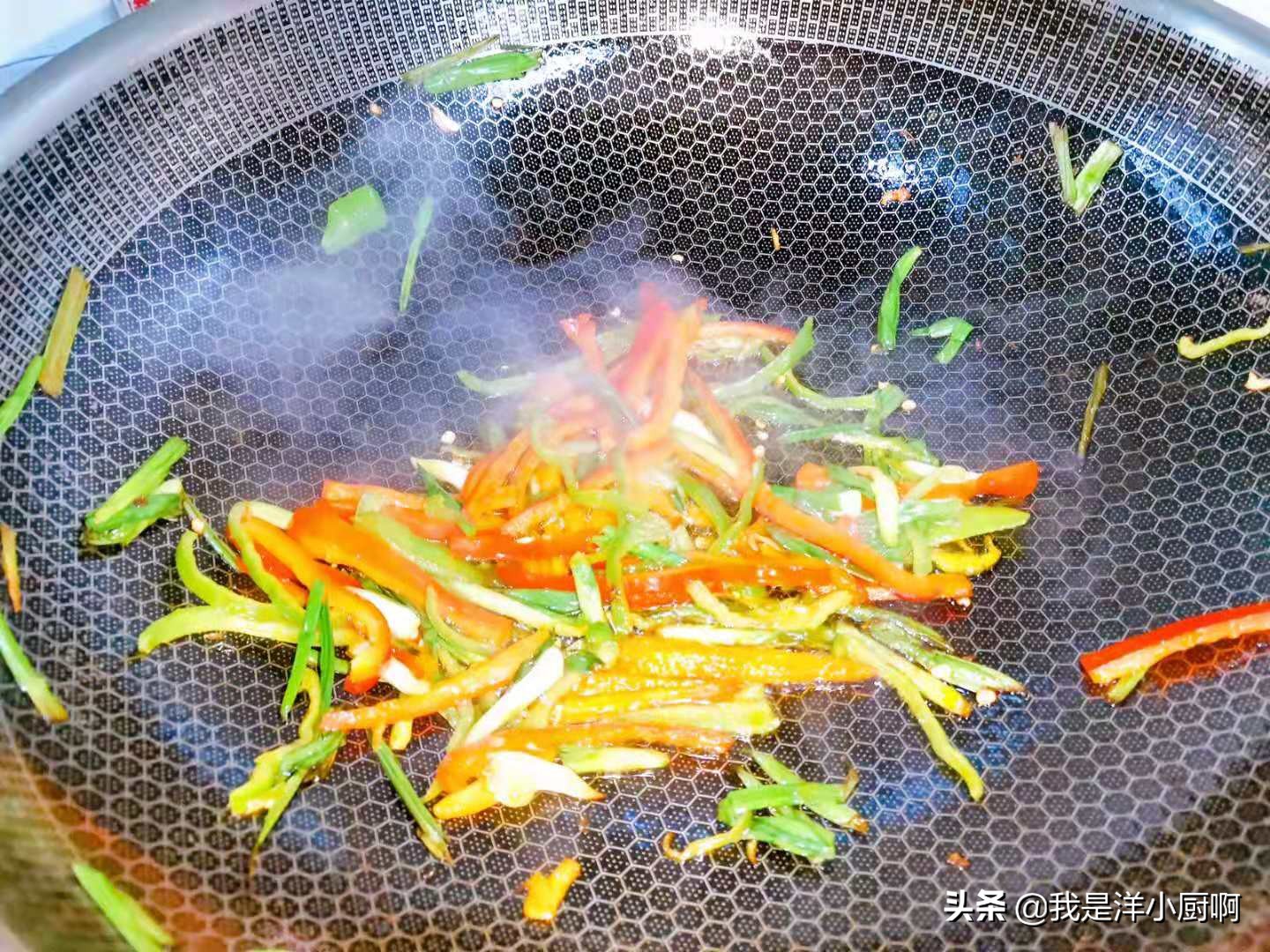 下酒菜脆爽猪皮,猪皮这么做再也不用买下酒菜了