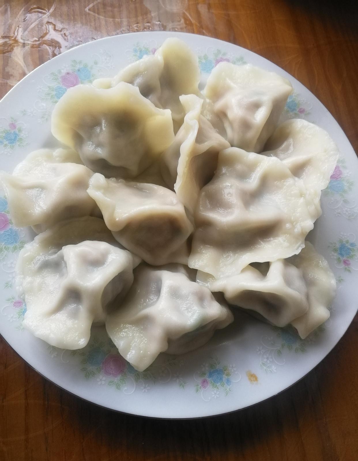 水饺皮怎么做才不会裂,包好的饺子皮厚怎样煮饺子皮才软