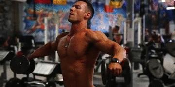 如何让肩变宽并且让肩膀更直,肩膀练宽不练斜方肌