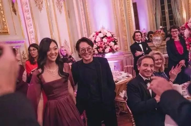 李连杰近照曝光看起来像80岁老人,李连杰显老视频