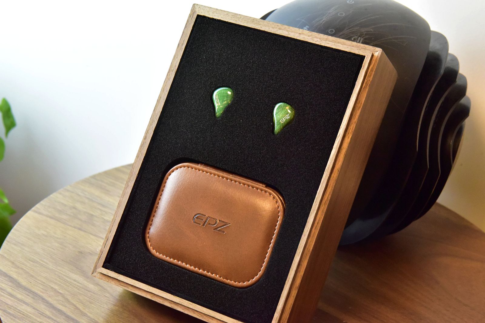 见识见识国产耳机诚意，5动铁声扬顶着堆料骂名平衡行业旗舰高价